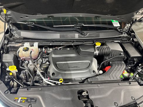 Used 2023 Chrysler Pacifica Limited FWD image 31