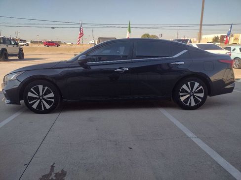 Used 2021 Nissan Altima 2.5 SV image 4