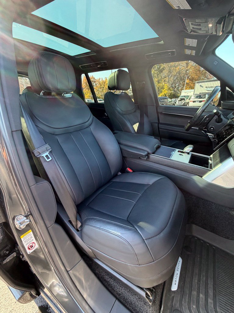 Used 2025 Land Rover Range Rover Long Wheelbase SE AWD/4WD image 12