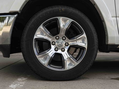 Used 2019 RAM 1500 Laramie AWD/4WD image 14