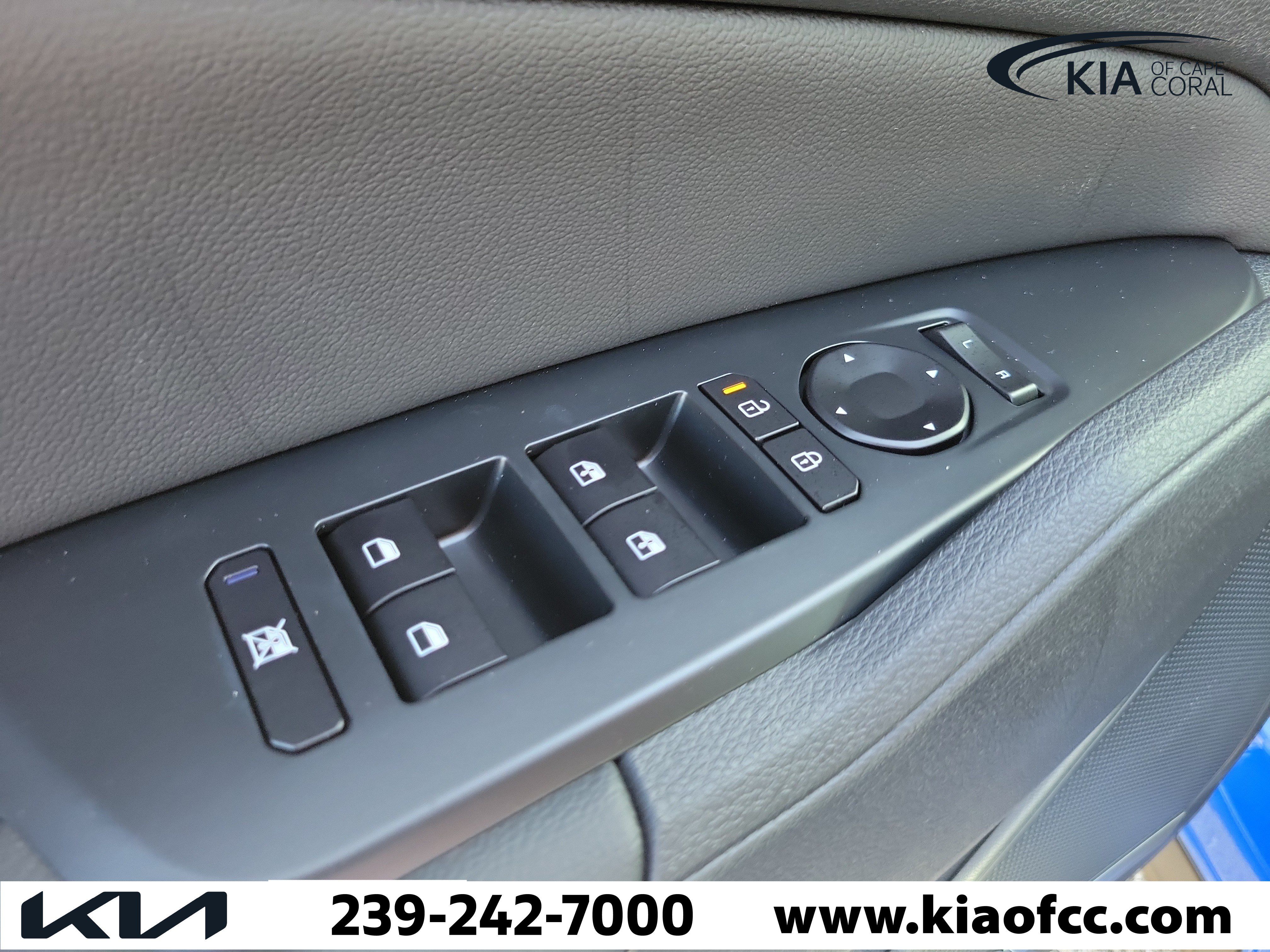 New 2026 Kia Sportage EX w/ EX Panorama Roof Package FWD image 22