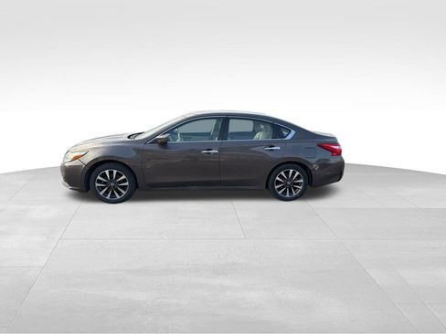 Used 2017 Nissan Altima 2.5 SV image 5