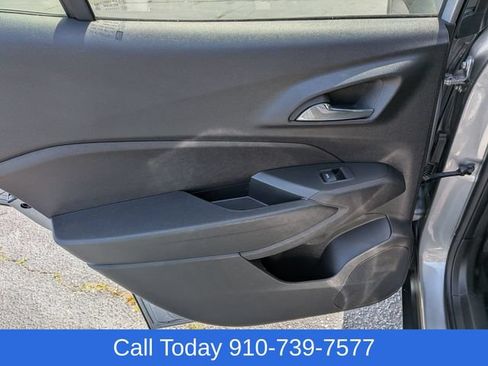Used 2024 Chevrolet Trax RS FWD image 27