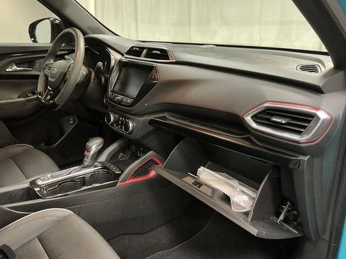 Used 2022 Chevrolet TrailBlazer RS w/ Sun and Liftgate Package AWD/4WD image 8