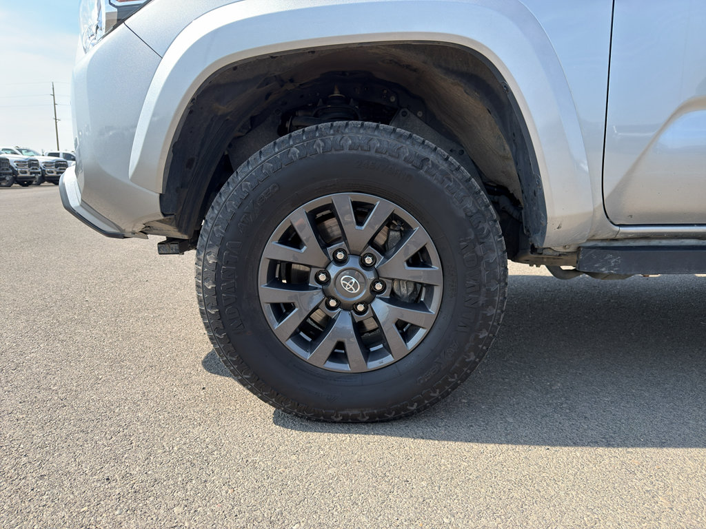 Used 2023 Toyota Tacoma SR5 w/ Technology Package AWD/4WD image 20
