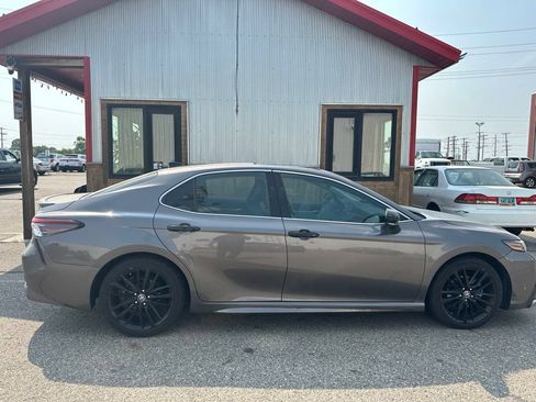 Used 2021 Toyota Camry XSE FWD image 8