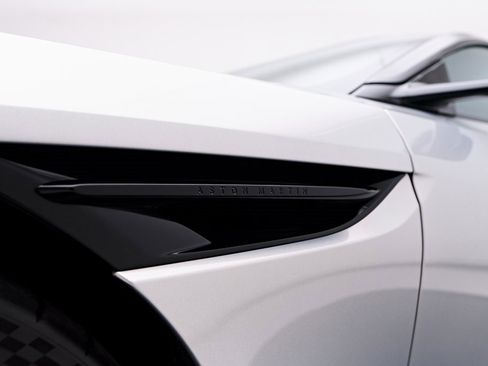 Used 2024 Aston Martin DB12 Coupe image 21