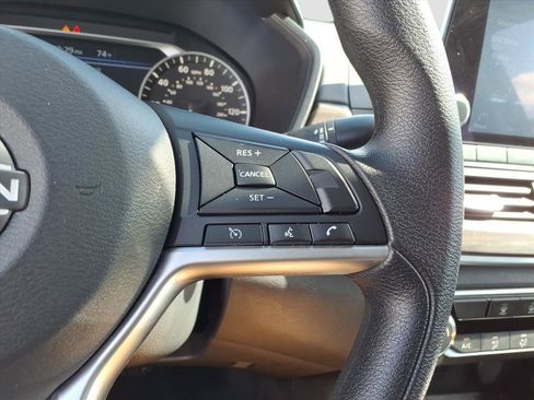 Used 2024 Nissan Altima 2.5 SV image 18