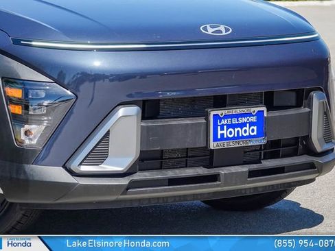 Used 2025 Hyundai Kona SEL FWD image 2