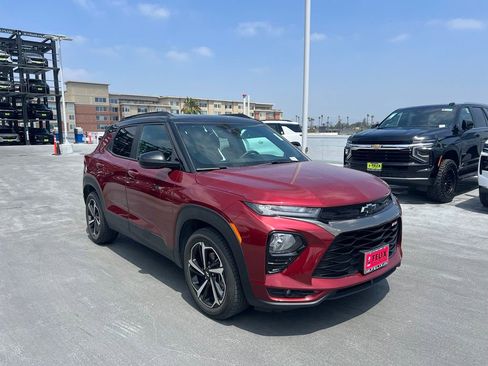 Used 2023 Chevrolet TrailBlazer RS w/ Sun and Liftgate Package FWD image 3