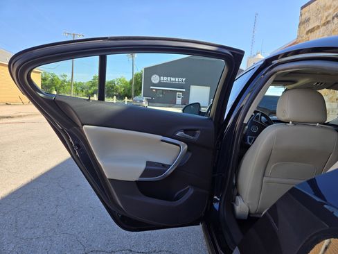 Used 2013 Buick Regal Premium image 6