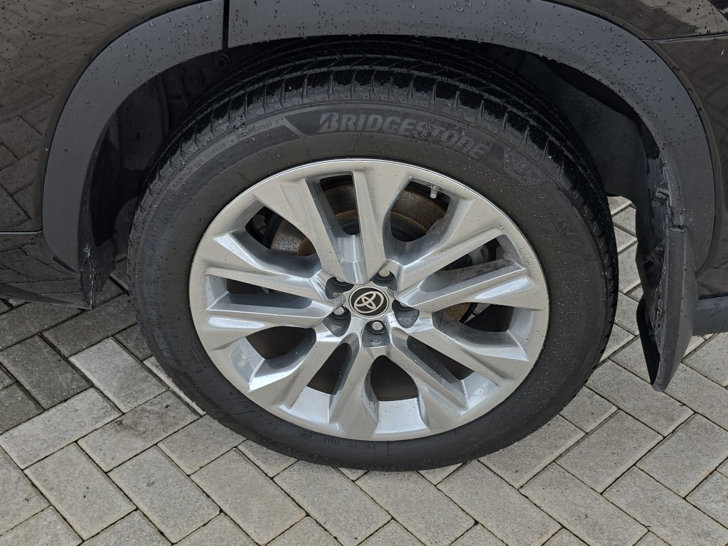 Used 2022 Toyota Highlander Limited AWD/4WD image 7