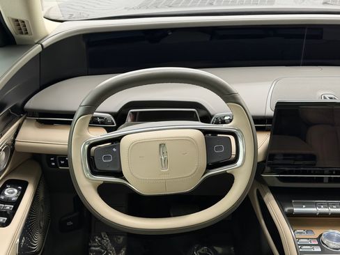 Used 2025 Lincoln Nautilus Reserve AWD/4WD image 11