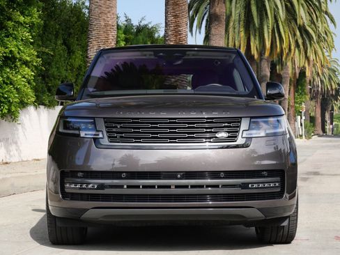 Used 2023 Land Rover Range Rover SE image 2