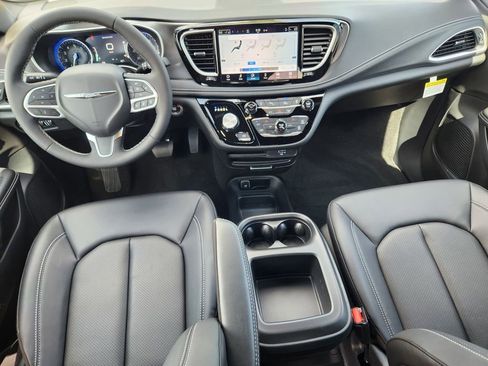 New 2026 Chrysler Pacifica Select AWD/4WD image 24