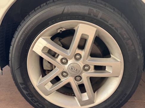 Used 2010 Kia Soul + w/ Audio Pkg FWD image 31