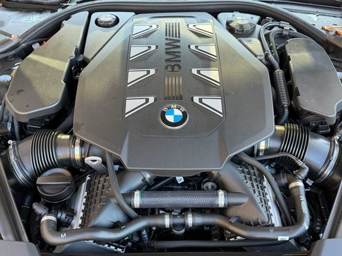 Used 2023 BMW 760i xDrive image 9