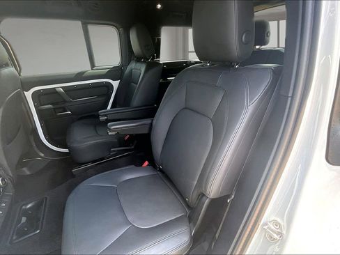 Certified 2025 Land Rover Defender 130 X-Dynamic SE AWD/4WD image 26