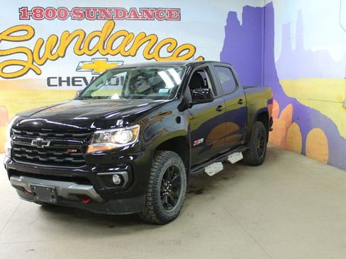 Used 2022 Chevrolet Colorado Z71 w/ Z71 Midnight Edition AWD/4WD image 2