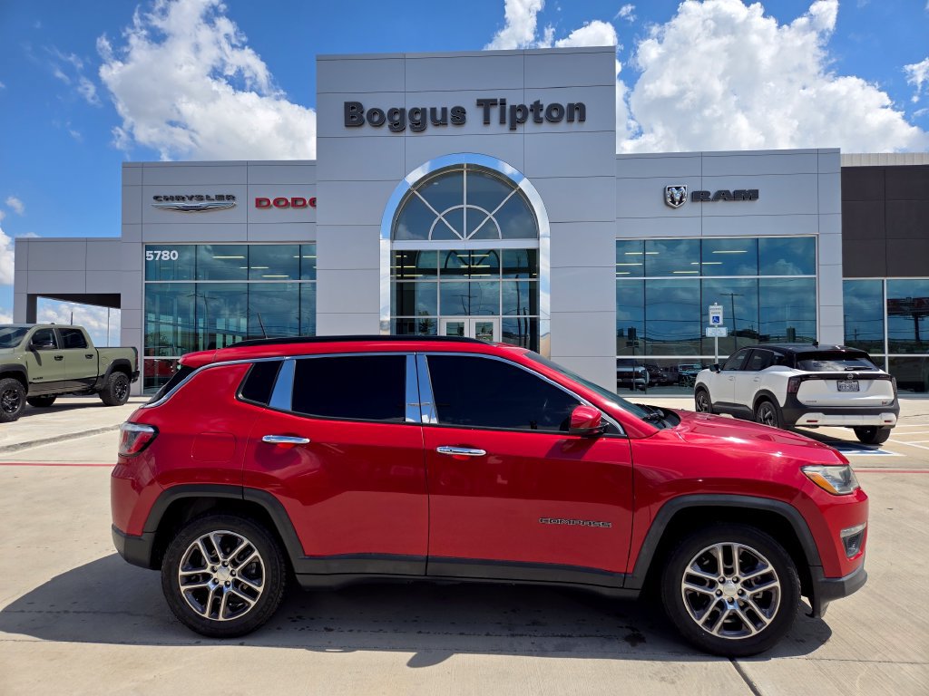 Used 2020 Jeep Compass Latitude FWD image 2