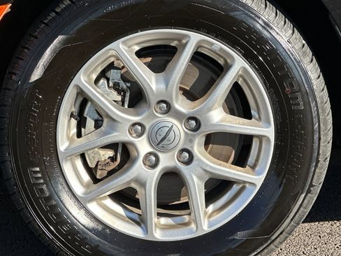 Used 2024 Chrysler Pacifica Touring-L image 31