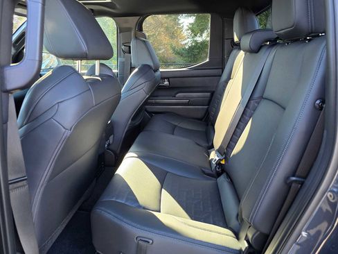 Used 2025 Toyota Tacoma TRD Sport image 18