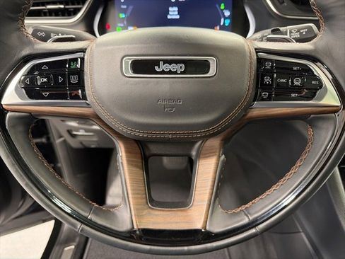 Used 2022 Jeep Grand Cherokee Summit w/ Luxury Tech Group V image 20