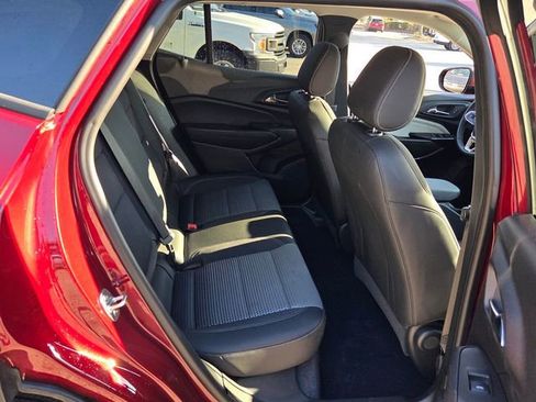 Certified 2025 Chevrolet Trax LT w/ LT Convenience Package image 22
