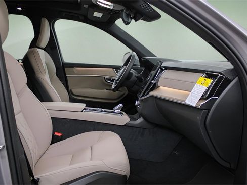 New 2026 Volvo XC90 B5 Plus image 22