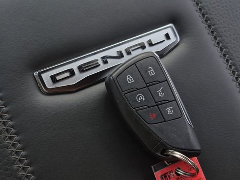 Used 2025 GMC Yukon Denali image 38