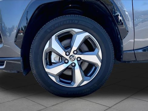 Used 2021 Toyota RAV4 SE w/ Weather & Moonroof Package AWD/4WD image 10