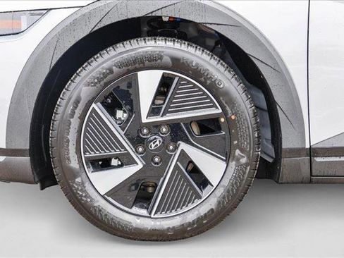 New 2025 Hyundai Ioniq 5 SE image 9