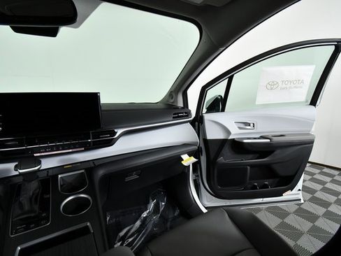 New 2026 Toyota Sienna XLE image 20