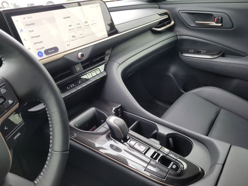 Used 2025 Toyota Crown XLE image 21