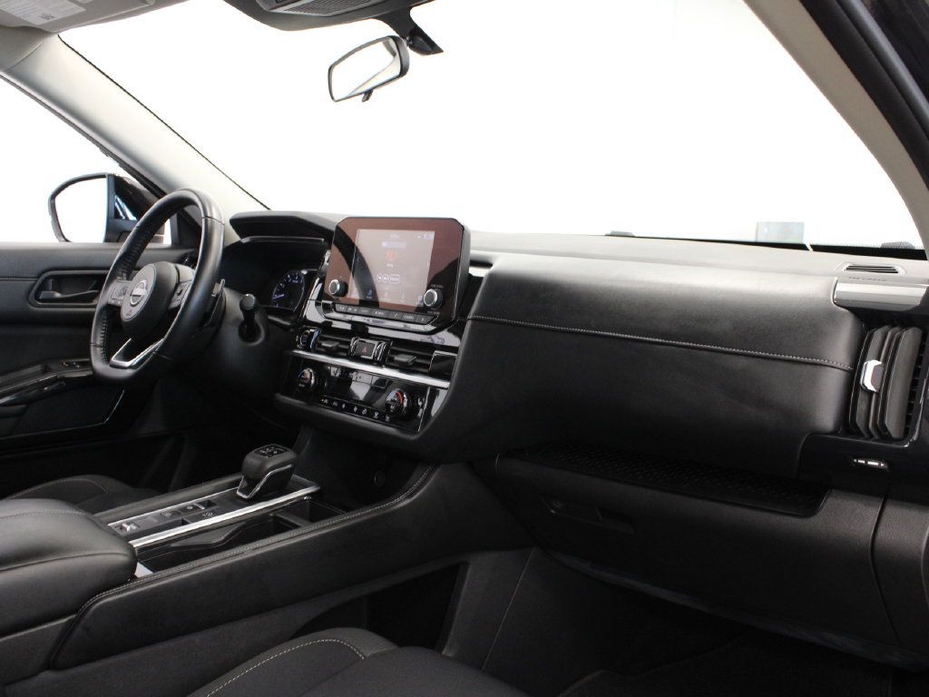 Used 2024 Nissan Pathfinder SV FWD image 17