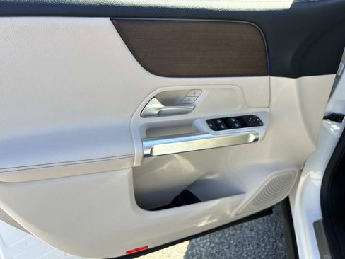 Used 2022 Mercedes-Benz GLB 250 4MATIC image 19