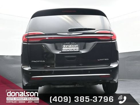 Used 2026 Chrysler Pacifica Limited FWD image 18
