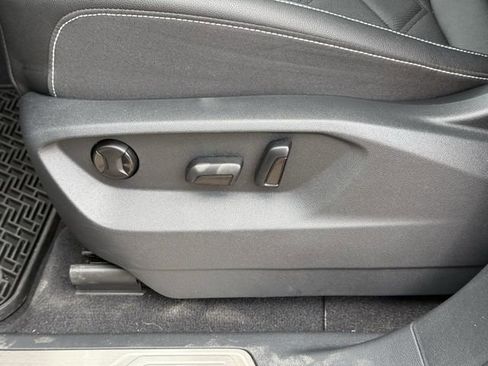 Used 2025 Volkswagen Atlas SE FWD image 24