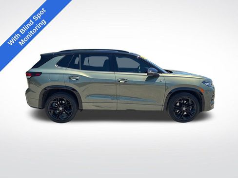 Used 2025 Volkswagen Tiguan SE R-Line AWD/4WD image 2