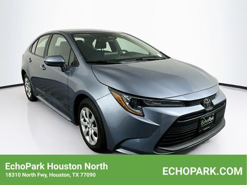 Used 2025 Toyota Corolla LE FWD image 1