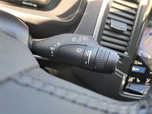Used 2022 Volvo XC90 T6 Momentum w/ Climate Package image 19