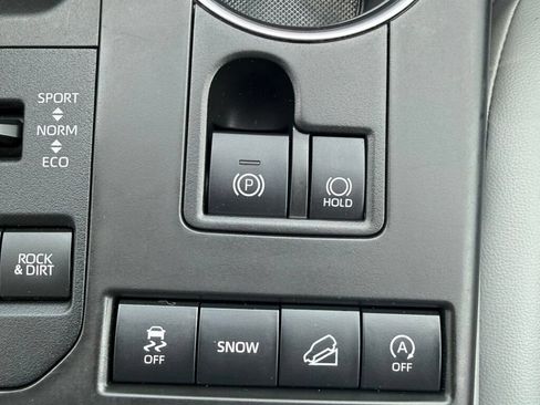 Used 2021 Toyota Highlander XLE AWD/4WD image 44