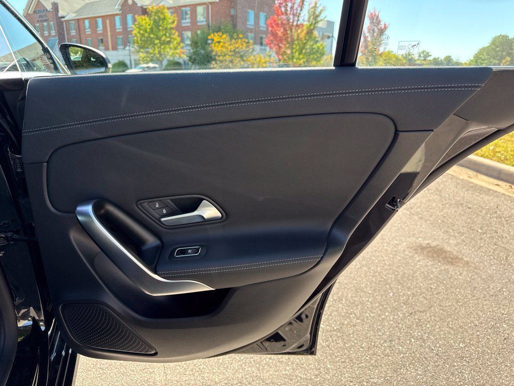 Used 2025 Mercedes-Benz CLA 250 image 28