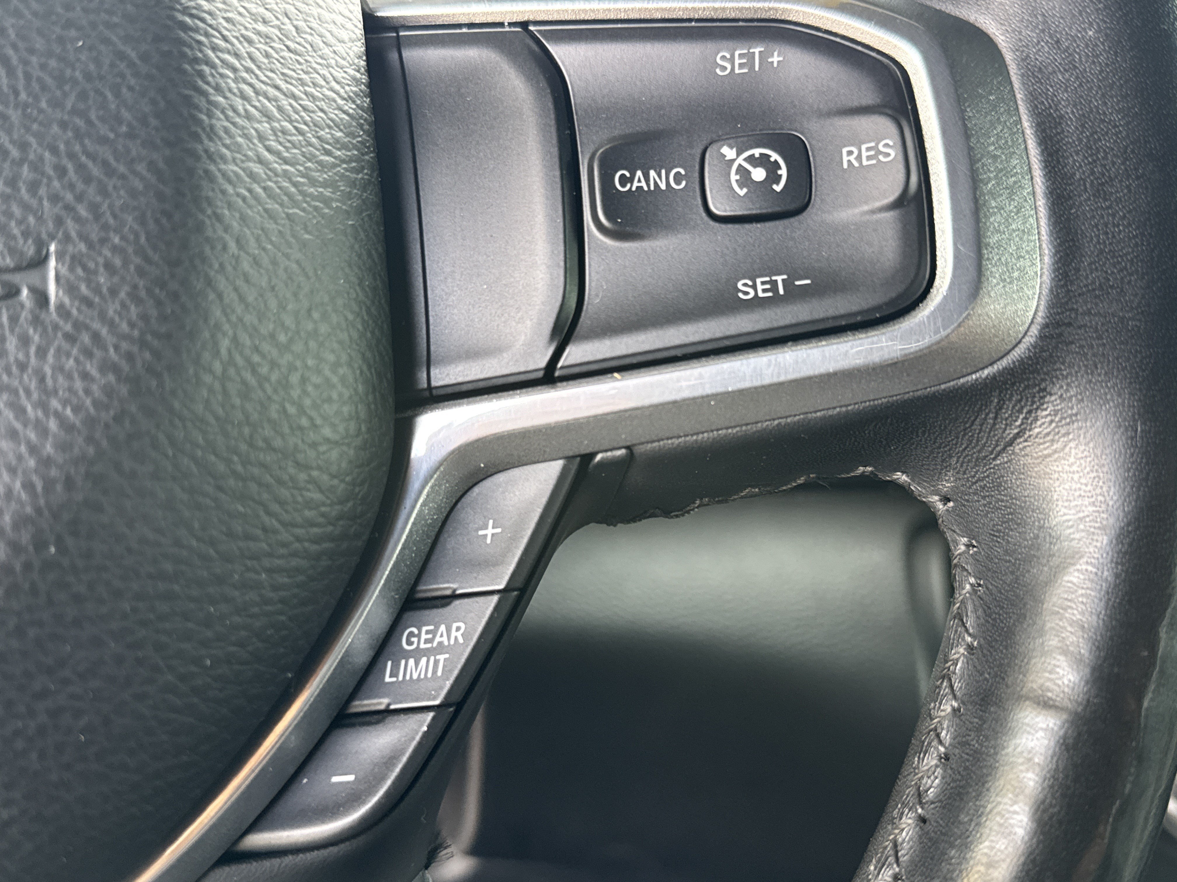 Used 2019 RAM 1500 Laramie AWD/4WD image 21