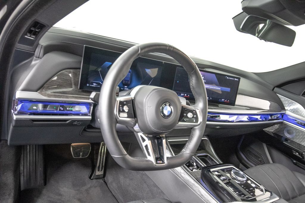 Used 2025 BMW 760i xDrive w/ Executive Package AWD/4WD image 18