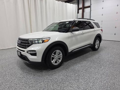 Used 2020 Ford Explorer XLT w/ Equipment Group 202A RWD image 3
