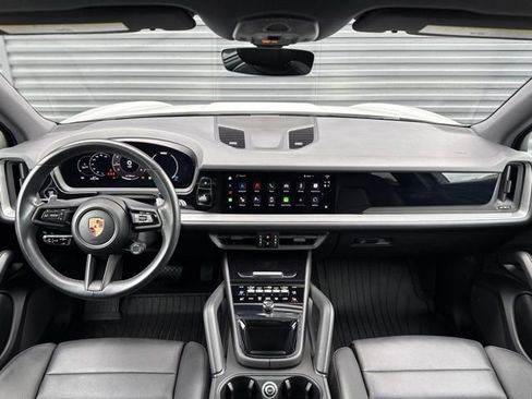 Used 2024 Porsche Cayenne AWD/4WD image 18