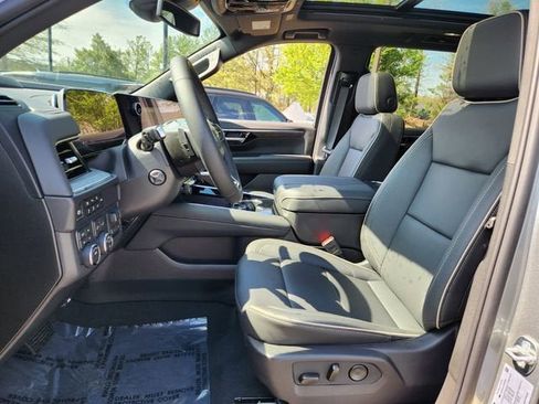 New 2026 Chevrolet Suburban Premier w/ Sun And Tow Package AWD/4WD image 5