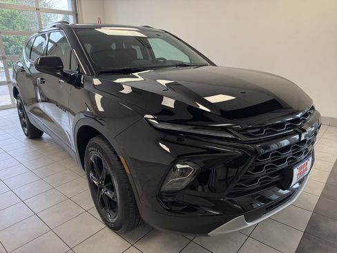 Certified 2025 Chevrolet Blazer LT w/ Midnight/Sport Edition image 2