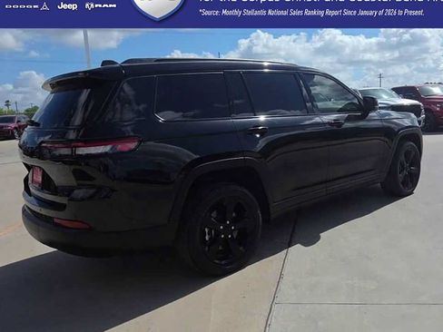 Used 2024 Jeep Grand Cherokee L Limited w/ Black Appearance Package AWD/4WD image 8